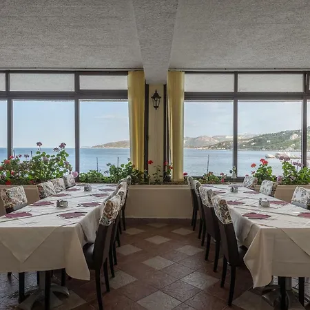 Villa Eva 3* Mlini